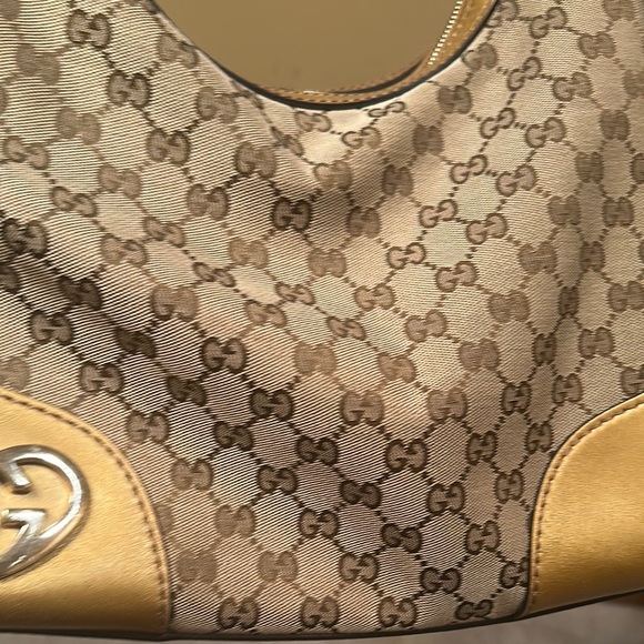 Gucci Cream and Gold Shoulder Bag with Iconic Design - Picture 3 of 14